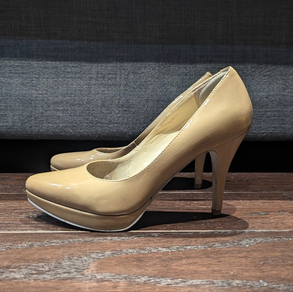 Nine West Nude Heels - Picture 1 of 7